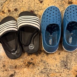 Wonder Nation Black Slides and Blue Clogs for Kids